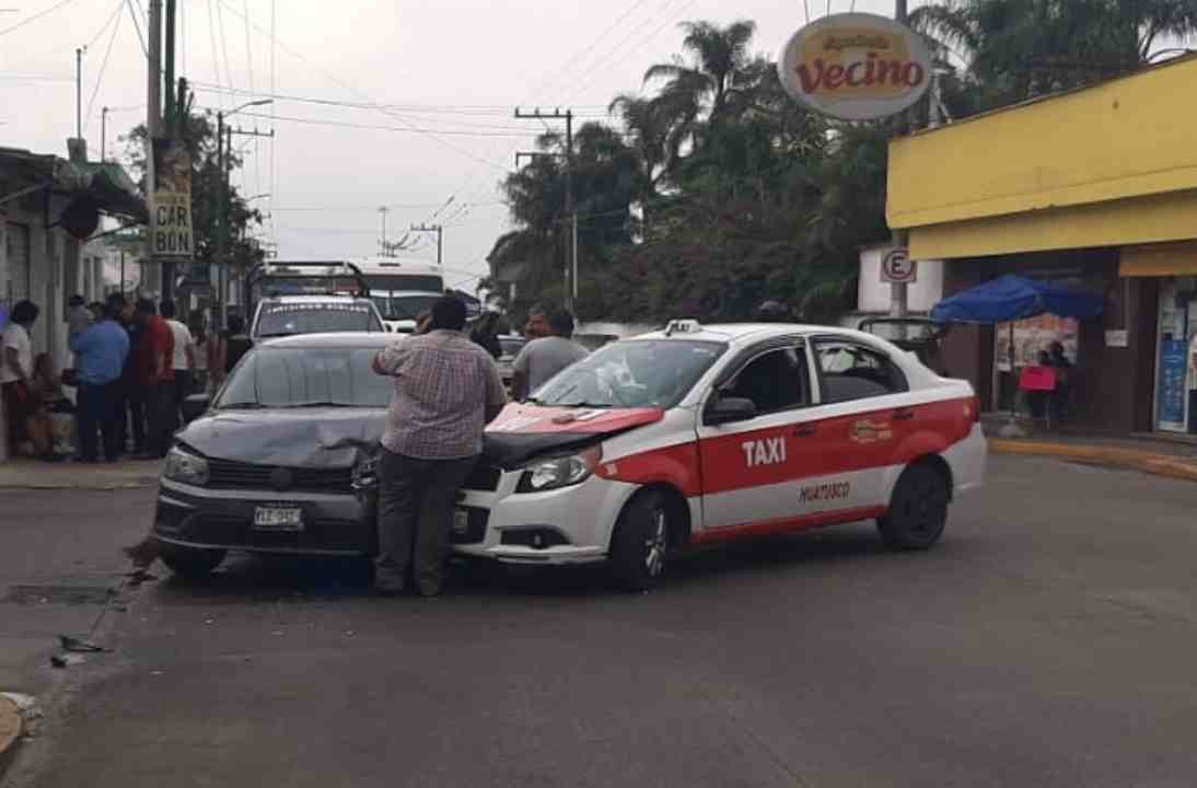 CHOCA TAXI DE HUATUSCO CONTRA GOLF