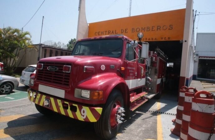 BOMBEROS DE ORIZABA SE QUEDAN SIN APOYOS
