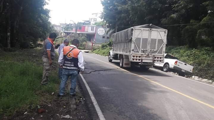 CIERRAN CARRETERA A XALAPA POR HUNDIMIENTO