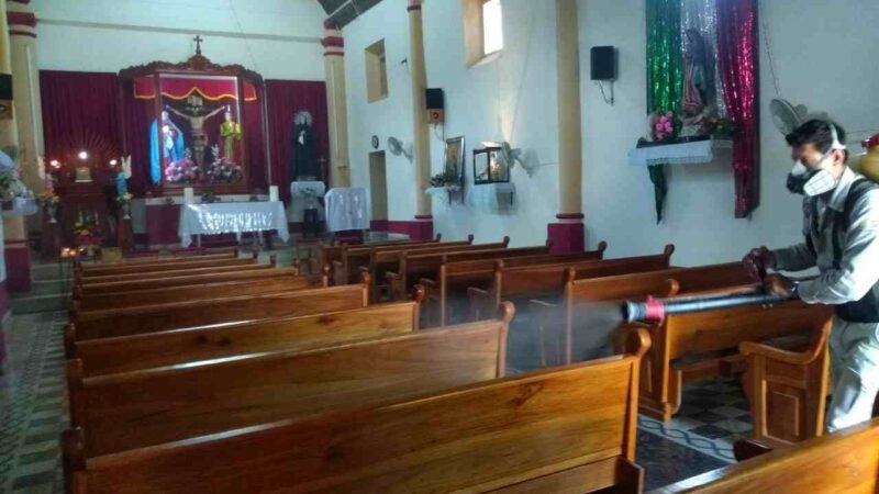 FUMIGAN ESPACIOS PÚBLICOS DE IXHUATLÁN