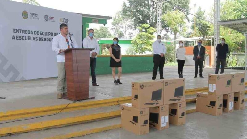 DONAN EQUIPOS DE CÓMPUTO A ESCUELAS