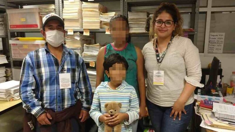 NIÑAS HUYEN DE SU CASA PORQUE SU MADRE CONSIGUIÓ OTRA PAREJA