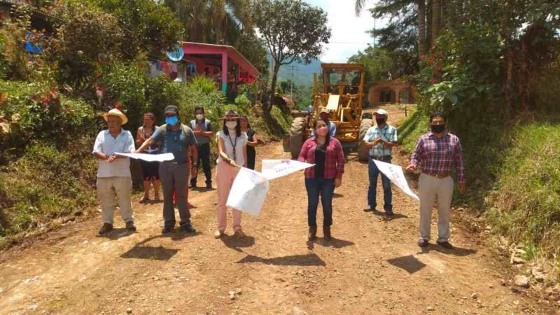 DAN BANDERAZO DE OBRA EN POTRERILLO
