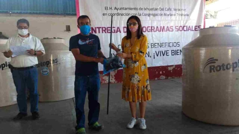 ENTREGAN MÁS SISTEMAS DE AGUA EN IXHUATLÁN