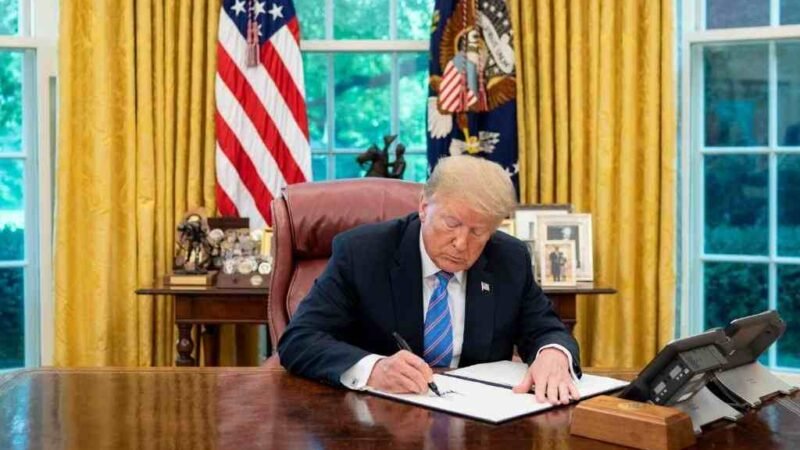 FIRMA TRUMP MEMORANDO PARA QUE INDOCUMENTADOS NO SEAN CONTADOS EN CENSO