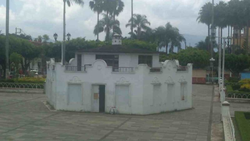 DERRIBARÁN QUIOSCO DE IXHUATLÁN