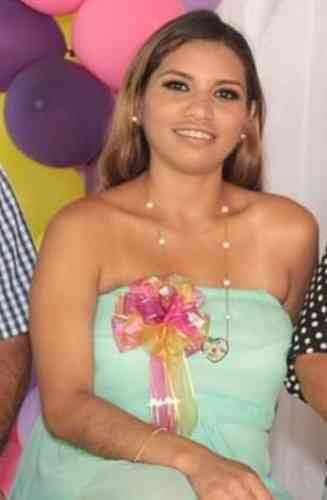 BALEAN A PAREJA EN AGUA DULCE