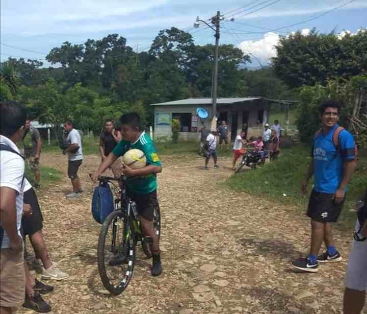 EN AMATLÁN NO HACEN CASO A DISPOSICIONES OFICIALES