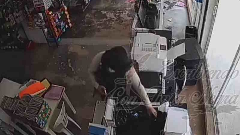 EXHIBEN A PERSONAL DE FUERZA CIVIL “HACIENDO COMPRAS” EN PAPELERÍA