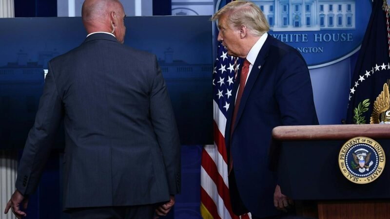 TRUMP INTERRUMPE CONFERENCIA EN CASA BLANCA POR DISPAROS