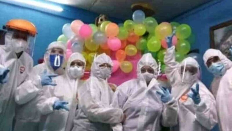 DESPIDEN A EMPLEADOS DE HOSPITAL QUE SUSTRAJERON TRAJES PARA USARLOS EN FIESTA
