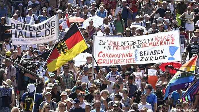 MILES PROTESTAN EN ALEMANIA CONTRA RESTRICCIONES POR CORONAVIRUS