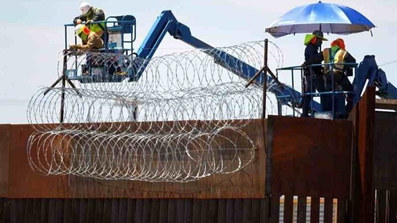 EEUU REFUERZA MURO FRONTERIZO CON ALAMBRE DE PÚAS