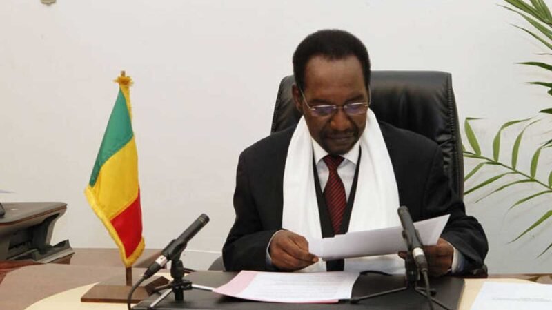 PRESIDENTE DE MALI ANUNCIA SU DIMISIÓN TRAS SER DETENIDO POR REBELDES