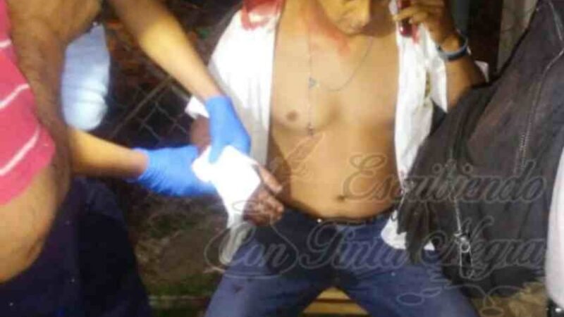 APUÑALAN A TAXISTA EN ASALTO