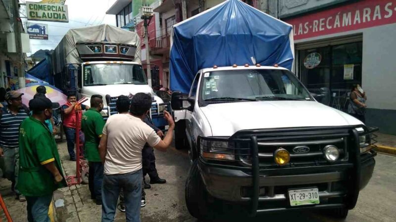 COMERCIAL CLAUDIA SIGUE CAUSANDO CAOS VIAL EN HUATUSCO