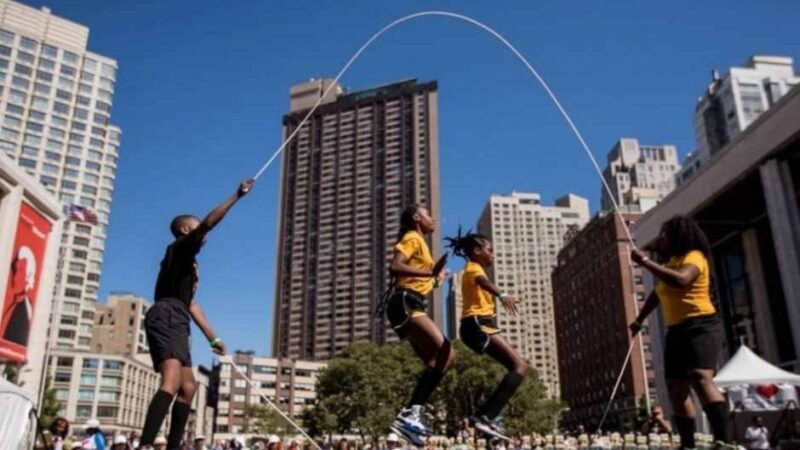 CON CLASES PRESENCIALES AL AIRE LIBRE, NUEVA YORK PLANEA REGRESO A ESCUELAS