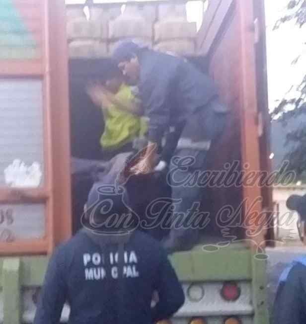 SE ELECTROCUTA CARGADOR