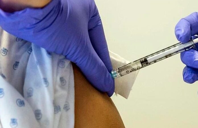 RUSIA EMPEZARÁ A VACUNAR A GRUPOS DE ALTO RIESGO CONTRA COVID-19