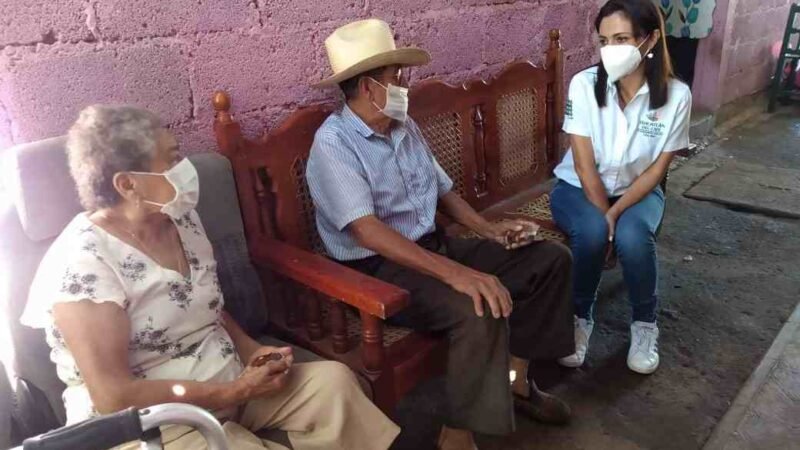 RECONOCEN A LOS ADULTOS MAYORES DE IXHUATLÁN