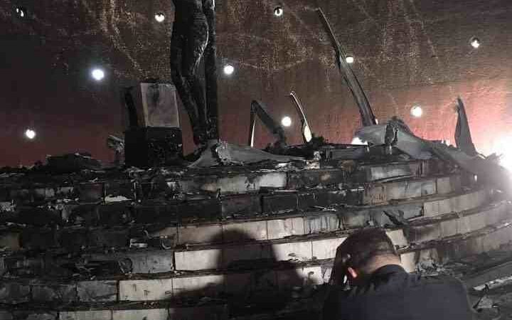 LANZAN BOMBA MOLOTOV A CATEDRAL: CARDENAL LO CALIFICA DE ACTO TERRORISTA