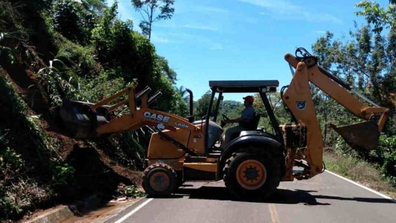 LLUVIAS SIGUEN PROVOCANDO DERRUMBES