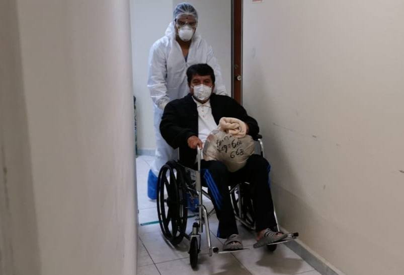 DAN DE ALTA A PACIENTE QUE RECIBIÓ DONACIÓN DE PLASMA