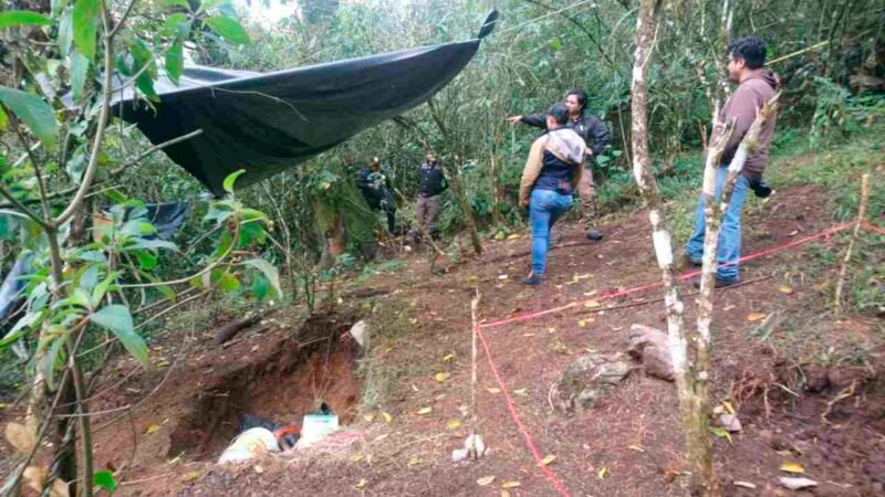 SIGUEN APARECIENDO FOSAS EN LA ZONA CENTRO