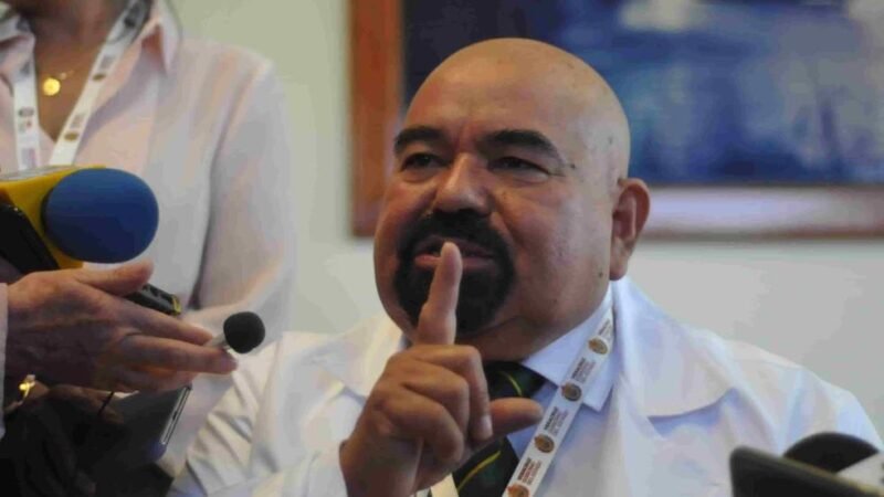 DENUNCIARÁN A SECRETARIO DE SALUD