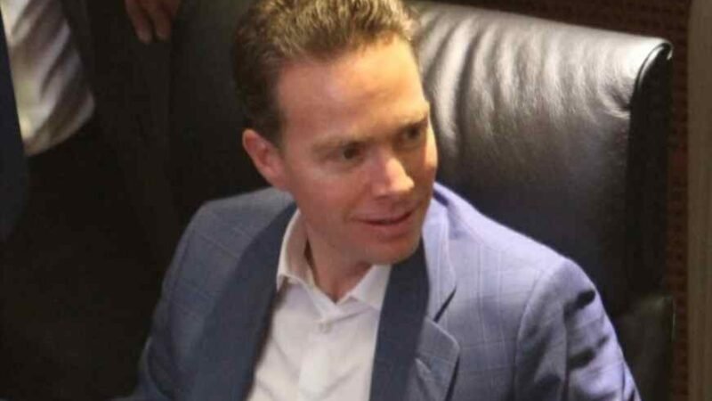 MANUEL VELASCO NIEGA HABER ENTREGADO DINERO A HERMANO DEL PRESIDENTE