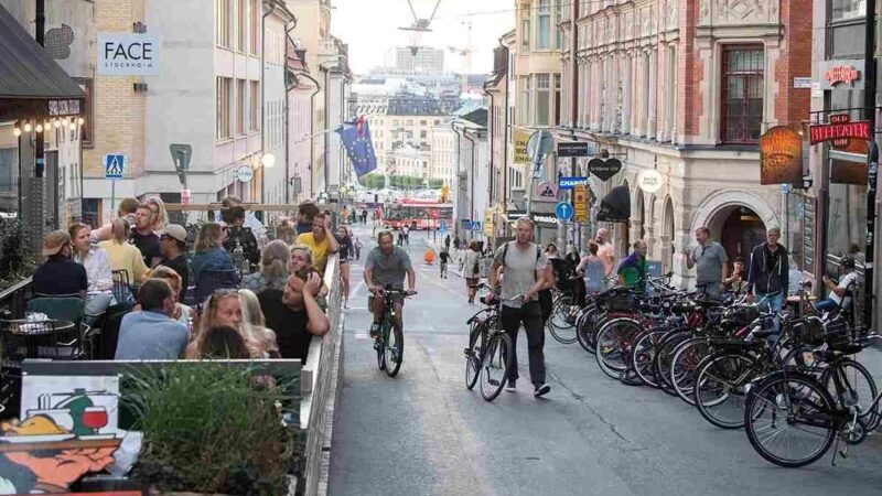 SUECIA SE REBELA CONTRA EL USO DE CUBREBOCAS