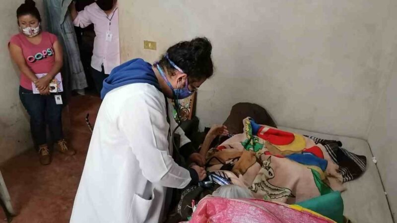 VISITA DIF A ADULTOS MAYORES DURANTE CONTINGENCIA SANITARIA