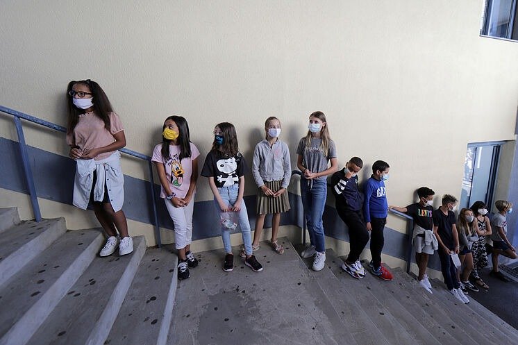 CIERRA FRANCIA 22 COLEGIOS POR COVID-19 4 DÍAS DESPUÉS DE INICIAR CLASES