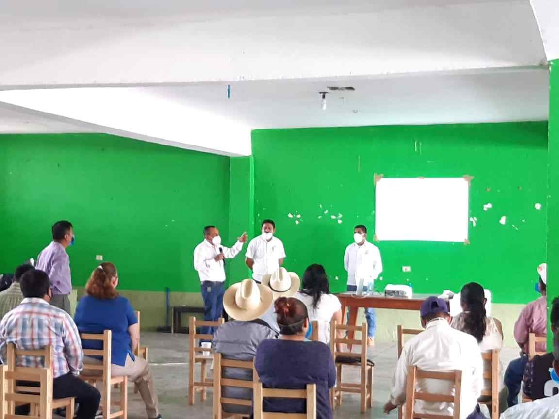 CAPACITAN A PRODUCTORES DE LIMÓN DE TENAMPA