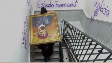 AMLO CUESTIONA PROTESTAS DE MUJERES QUE TOMARON OFICINAS DE LA CNDH