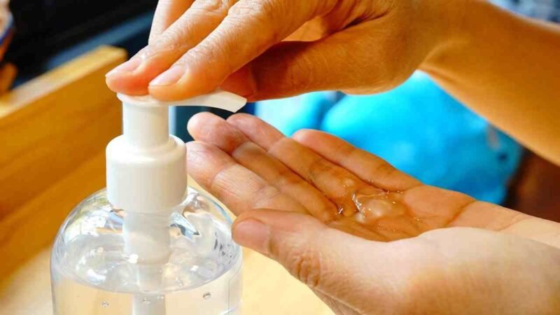 GEL ANTIBACTERIAL CONSIDERADO ‘TÓXICO’ EN EU SE VENDE EN MÉXICO