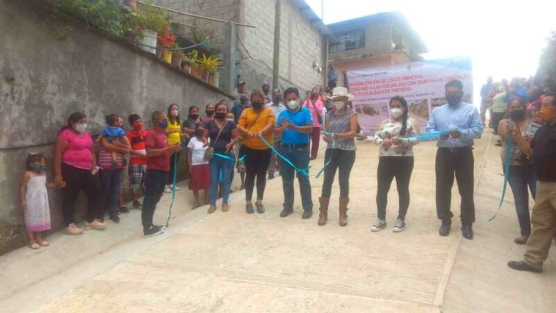 INAUGURA VIRIDIANA BRETÓN CALLE EN PRESIDIO