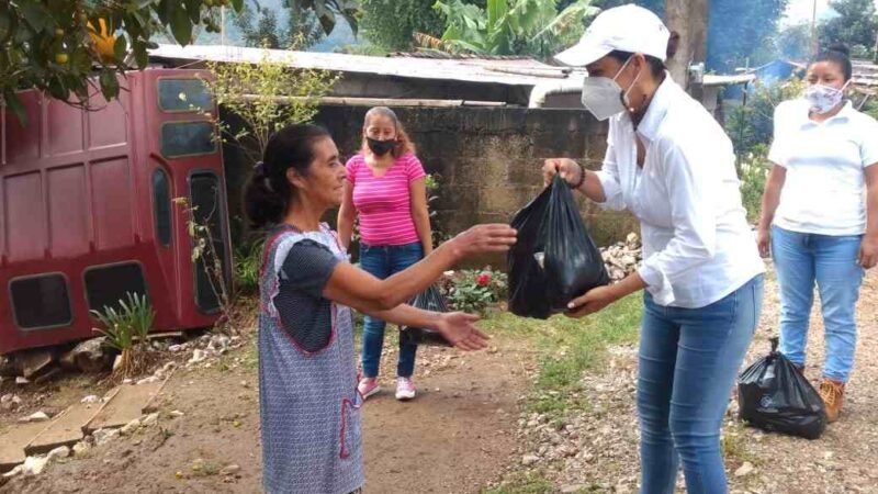 ENTREGAN APOYOS ALIMENTARIOS EN GUZMANTLA