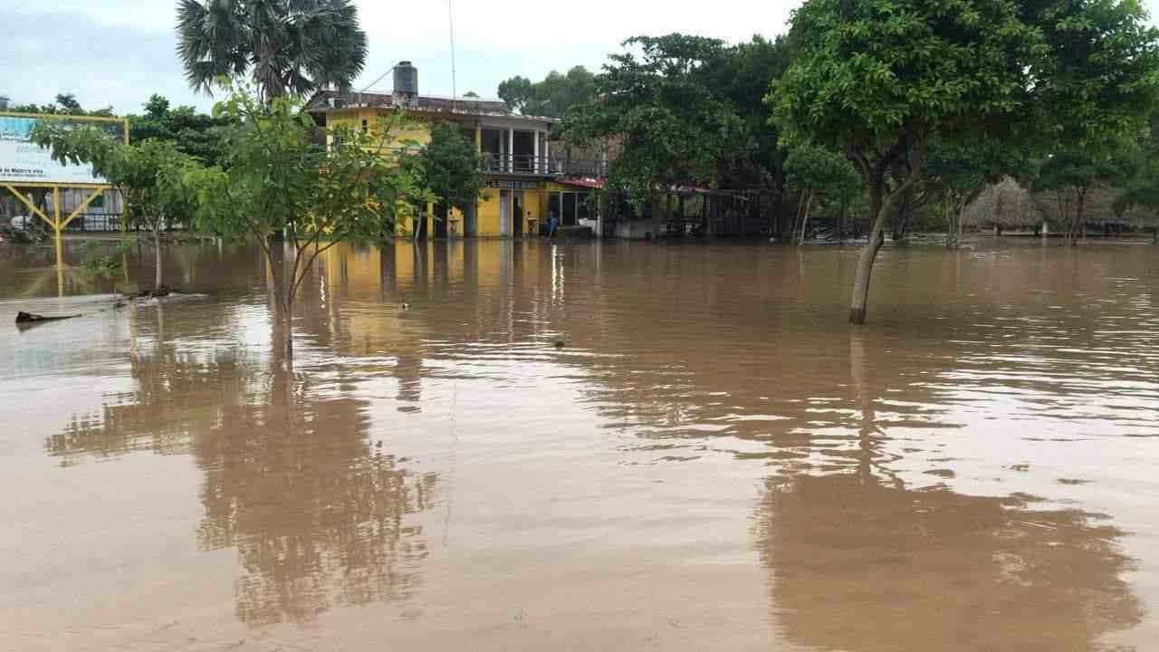 DESBORDA RÍO EN PASO DE OVEJAS