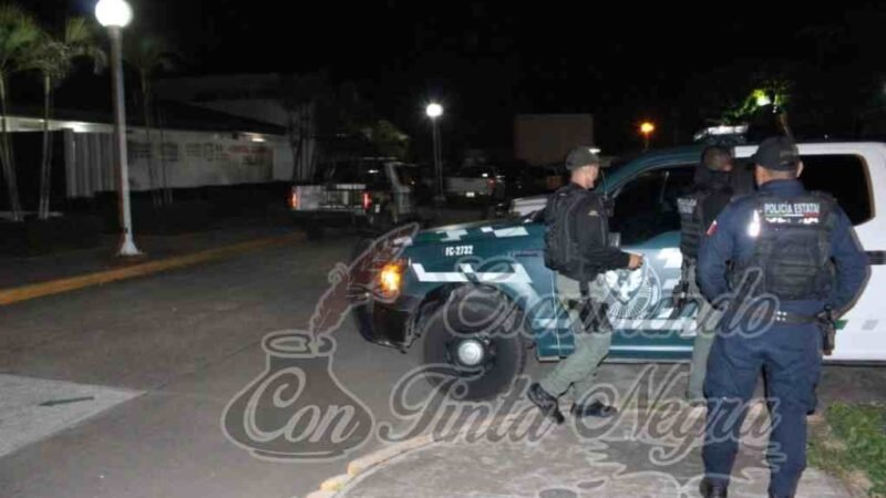 MUEREN DOS OFICIALES DE FUERZA CIVIL EN VOLCADURA