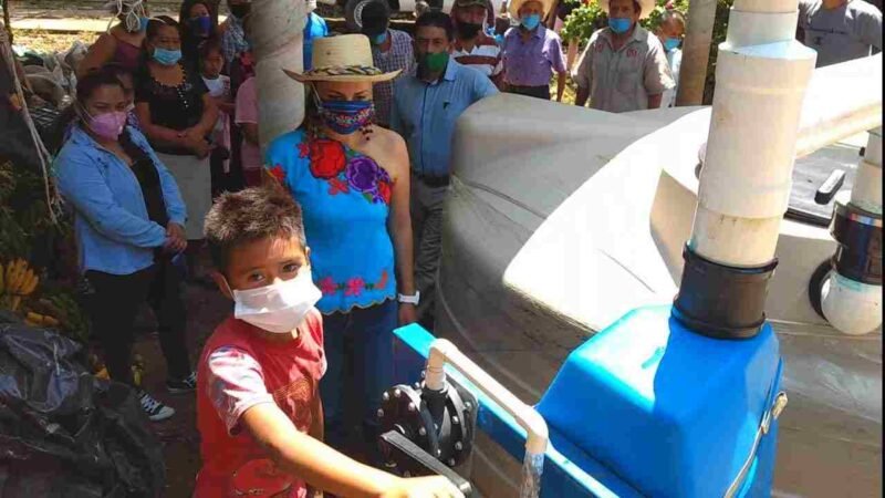 ENTREGAN DEPÓSITOS DE AGUA EN NARANJOS