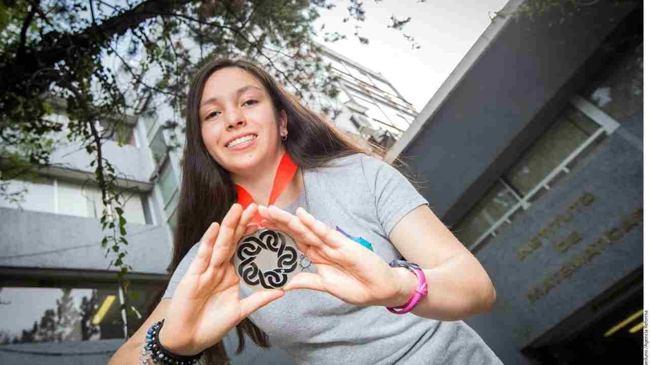 ANA PAULA JIMÉNEZ, PRIMERA MEXICANA EN GANAR DOS MEDALLAS EN OLIMPIADAS DE MATEMÁTICAS