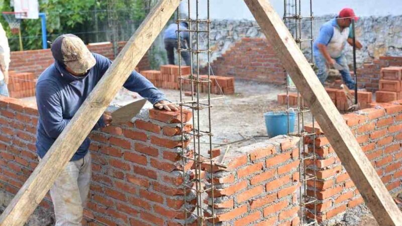 SUPERVISAN CONSTRUCCIÓN DE ESCUELA EN EL BARREAL