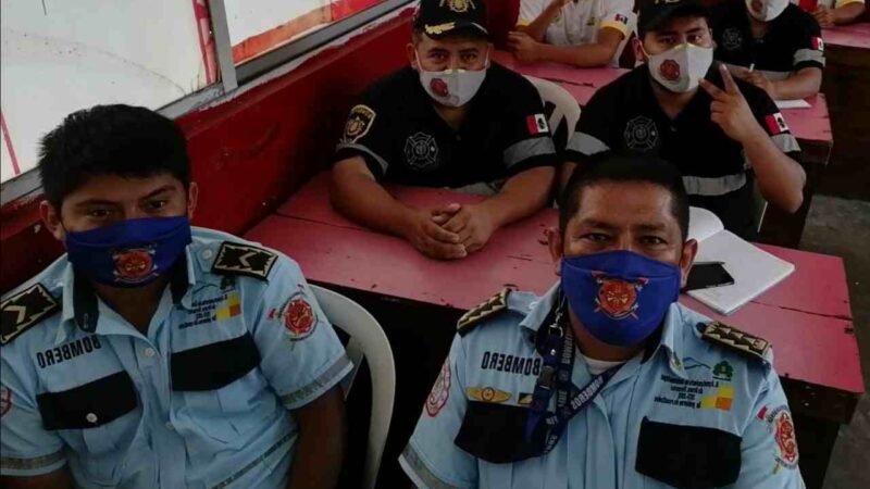 SE CAPACITAN BOMBEROS DE COSCOMATEPEC