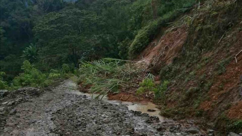 MIXTLA DE ALTAMIRANO SE QUEDA INCOMUNICADO
