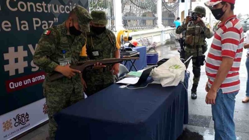 CAMBIAN ARMAS POR DINERO