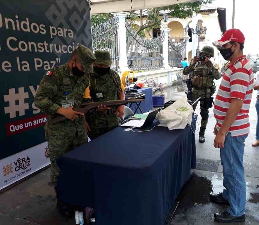 CAMBIAN ARMAS POR DINERO