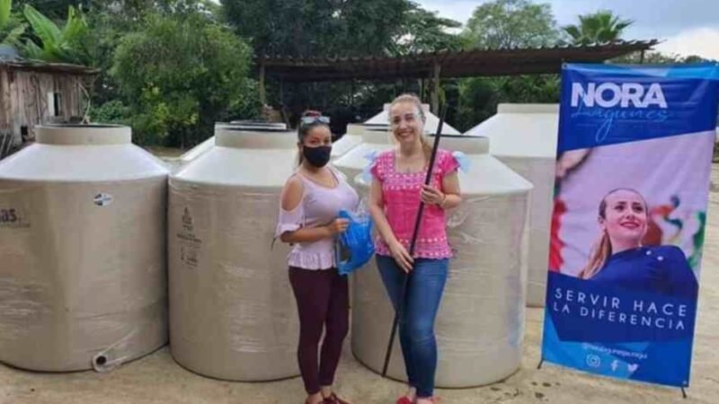 ENTREGA NORA LAGUNES DEPÓSITOS DE AGUA EN SOCHIAPA