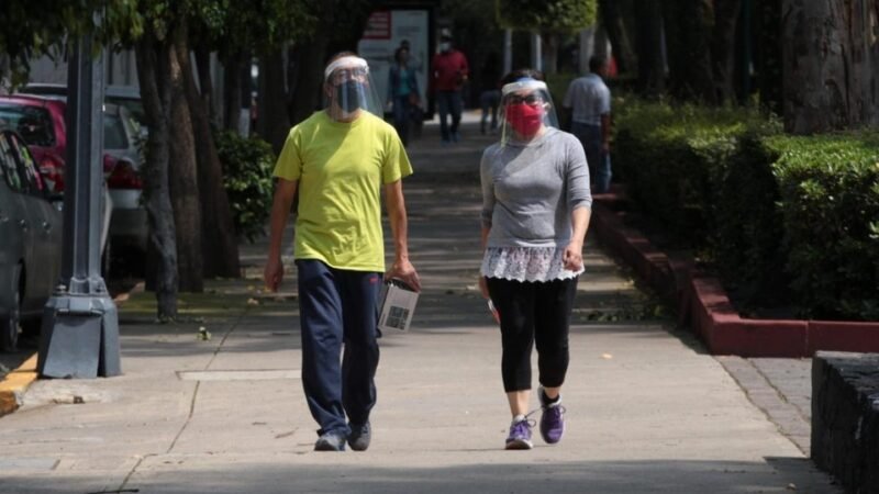 MÉXICO REBASA LOS 70 MIL MUERTOS POR COVID-19