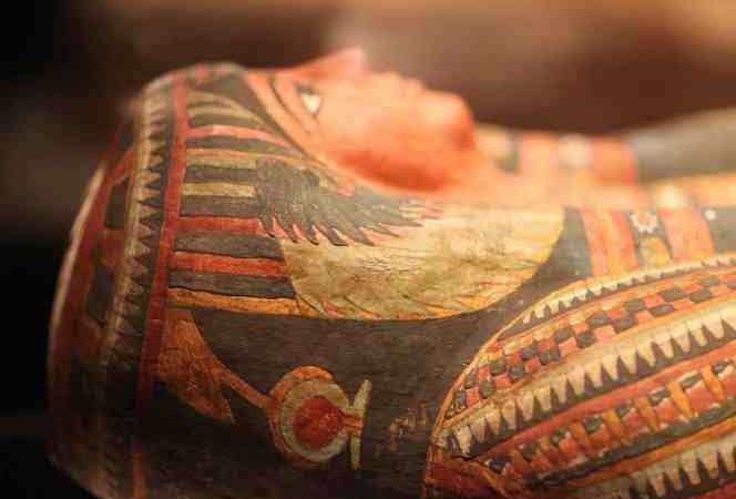 ENCUENTRAN 59 SARCÓFAGOS ANTIGUOS EN EGIPTO; TIENEN MÁS DE 2 MIL AÑOS